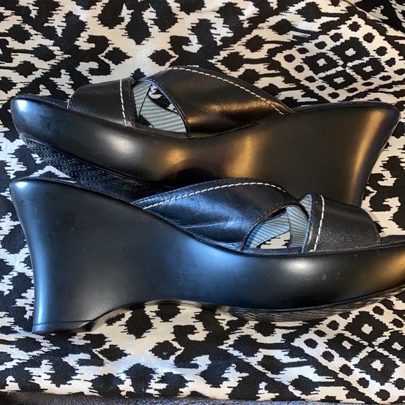 Tommy Hilfiger Black Leather Heels- Size 10 - Picture 9 of 10